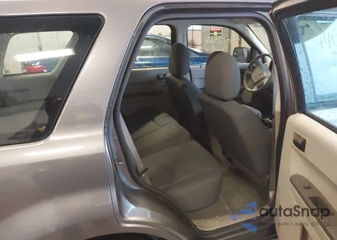 2009 Ford Escape Xls/Xls Manual z USA, uszkodzony, nr VIN 1FMCU02759KB11572